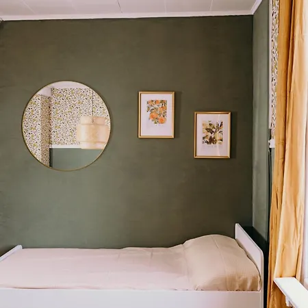 Idyllinen Huvikumpu Vanhan Rauman Ytimessae, In The Heart Of Old *