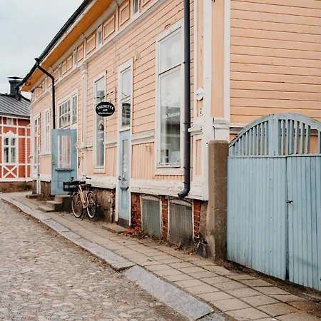 Idyllinen Huvikumpu Vanhan Rauman Ytimessae, In The Heart Of Old Rauma